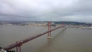 クリスト･レイから眺める４月２５日橋