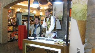 空港でトルコアイスを