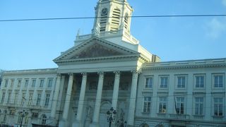 教会としてめずらしいネオクラシック様式が