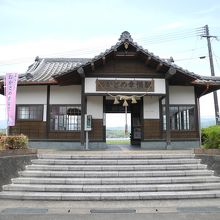 隠れてますが、真ん中のひものところに鈴があります