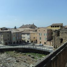 劇場最上部から街を見渡すこともできます。