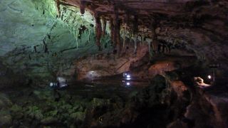 傘づくし --- 「秋芳洞」内にある見どころです。ただ「傘づくし」も見事なのですが・・・。