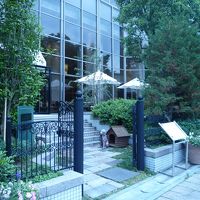 1階テラス席でお食事？もステキ。