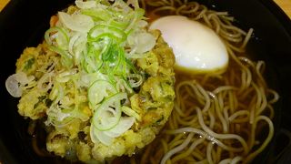 高さがある　かき揚げそば