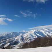 日本ではなかなか目にできない山岳絶景を持つスキー場