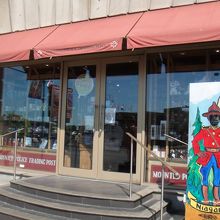 右側で記念撮影できます