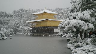 雪の金閣寺