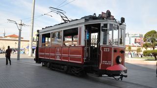 新市街の二つのトラム