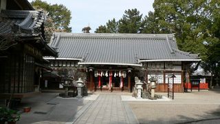 京阪牧野駅から徒歩約５分の片埜神社（かたのじんじゃ）