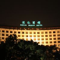 夜はライトアップしてきれい