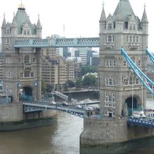 ロンドン市庁舎から見たタワーブリッジ