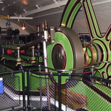 南塔の地下にあるエンジンルーム