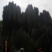 剣状石柱。上から落ちたら、突き刺さりそう！