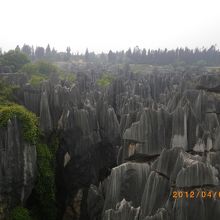 見よ！山の上の展望台から見たこの壮観な景色。