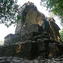 頭蓋骨の神殿裏側