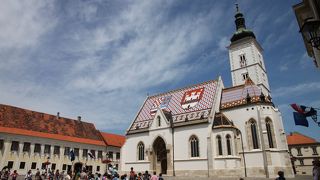 屋根が印象的です