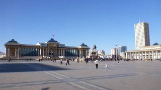 だだっ広い広場