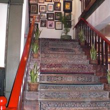 この階段で記念撮影している花嫁さんがいました。