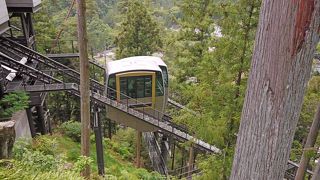 駐車場と結ぶ斜行エレベーター　便利だし無料　子供も喜ぶ