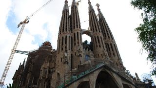 未完のガウディ建築