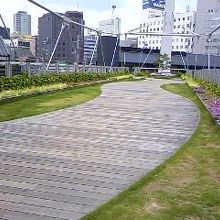 緑や花々があふれる浮庭橋