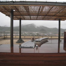 足湯に使ってのんびり