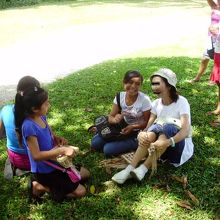 マヤ暦の文字をかたどったネックレス。