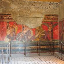 遺跡の町外れにある一軒屋。貴族の邸宅の一室が秘儀の間