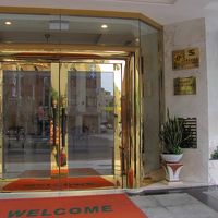 入り口です。金ぴかです