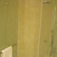 シャワーブースとバスタブ分かれてます