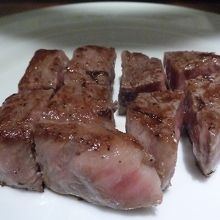 肉(ロース)　ミディアムレアでお願いしました。うまうま