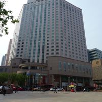 西安大路に面して人民広場に近い