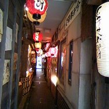 道頓堀に1.2メートルの細い路地