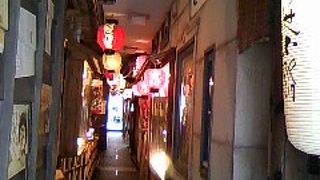 道頓堀に1.2メートルの細い路地！浮世小路