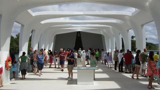 専用の船で渡ります