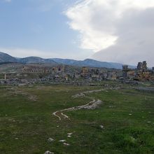 周囲はヒエラポリス古代遺跡が点在する