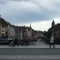 一歩出れば川、渡れば旧市街