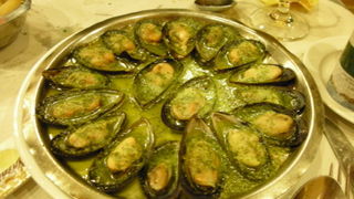 ムール貝料理がおいしいベルギー料理レストラン。こちらのフリットも最高においしかった。