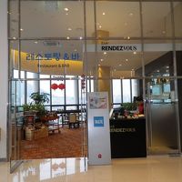 フロント隣のレストラン