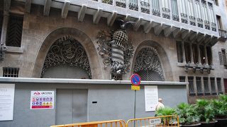 路地裏にあるガウディ建築