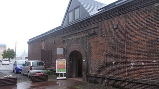 倉庫群の中の建物の一つです