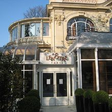 シャンゼリゼ通り（コンコルド広場よりの場所）にあるルノートル