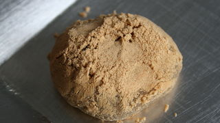 わらび餅は有名ですが、夏場の水ようかんもはずせません。