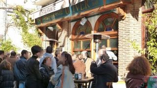 地元の方に大人気のバル