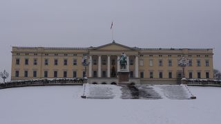 敷地内には普通に入れます