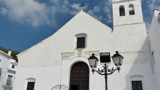 フリヒリアナの１番奥に建つ白亜の教会