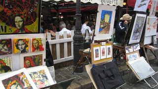 モンマルトルならではの光景