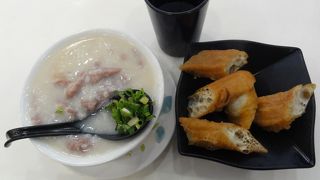 明るく綺麗なお店です。