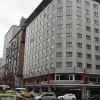 隣りはマクドナルド