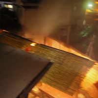 御部屋の真下が地獄蒸し屋台です